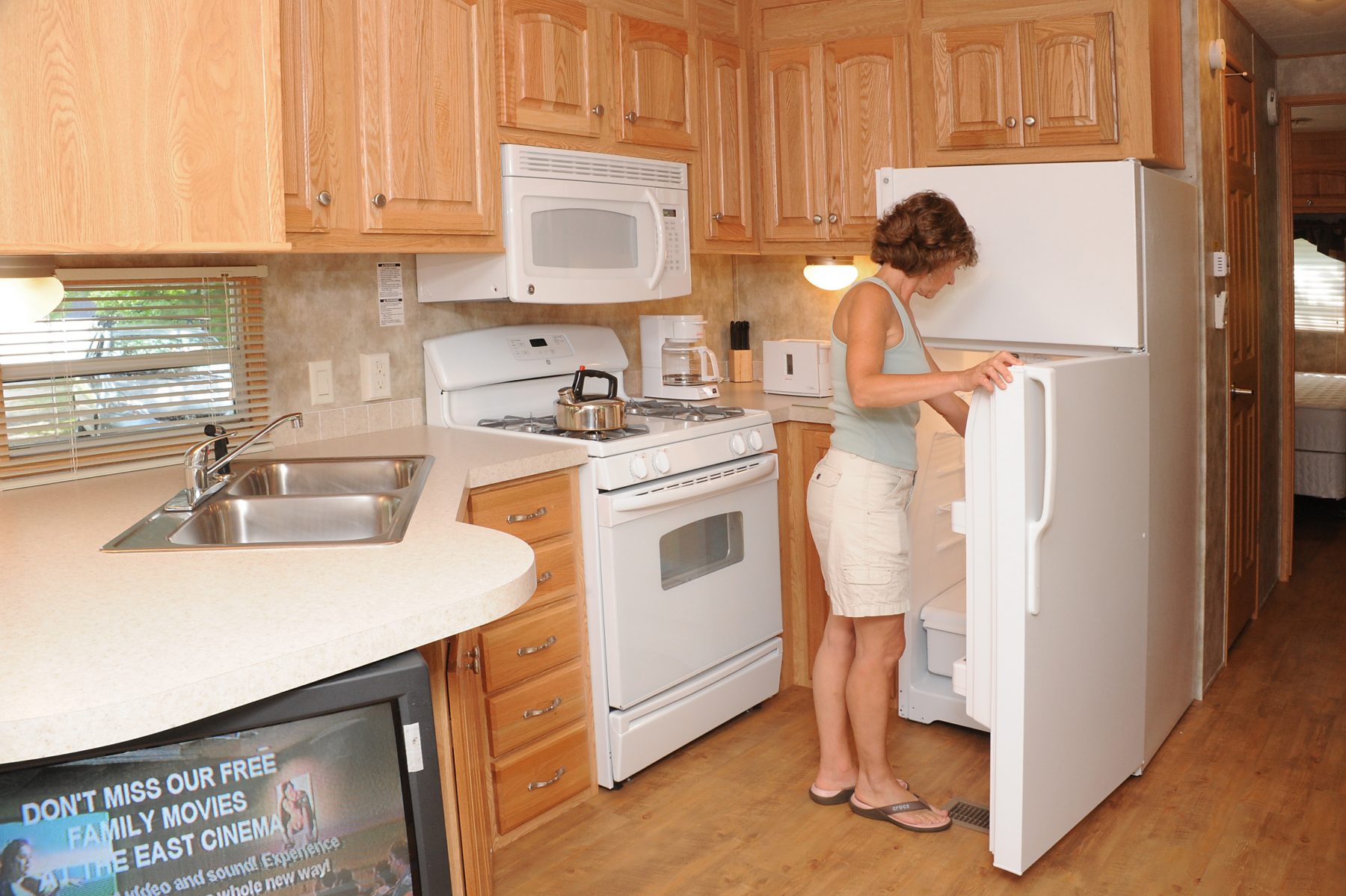 A kitchen equipped for all your needs – includes plates, glasses & silverware